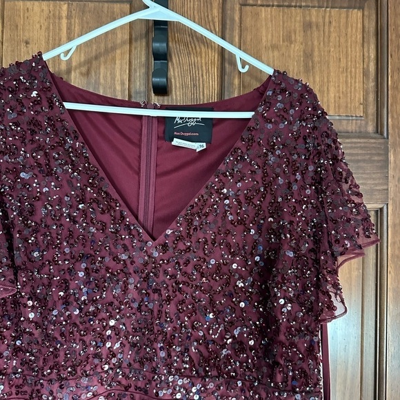 MAC DUGGAL Sequined V Neck Flutter Cap Sleeve Trumpet Gown - Picture 5 of 7